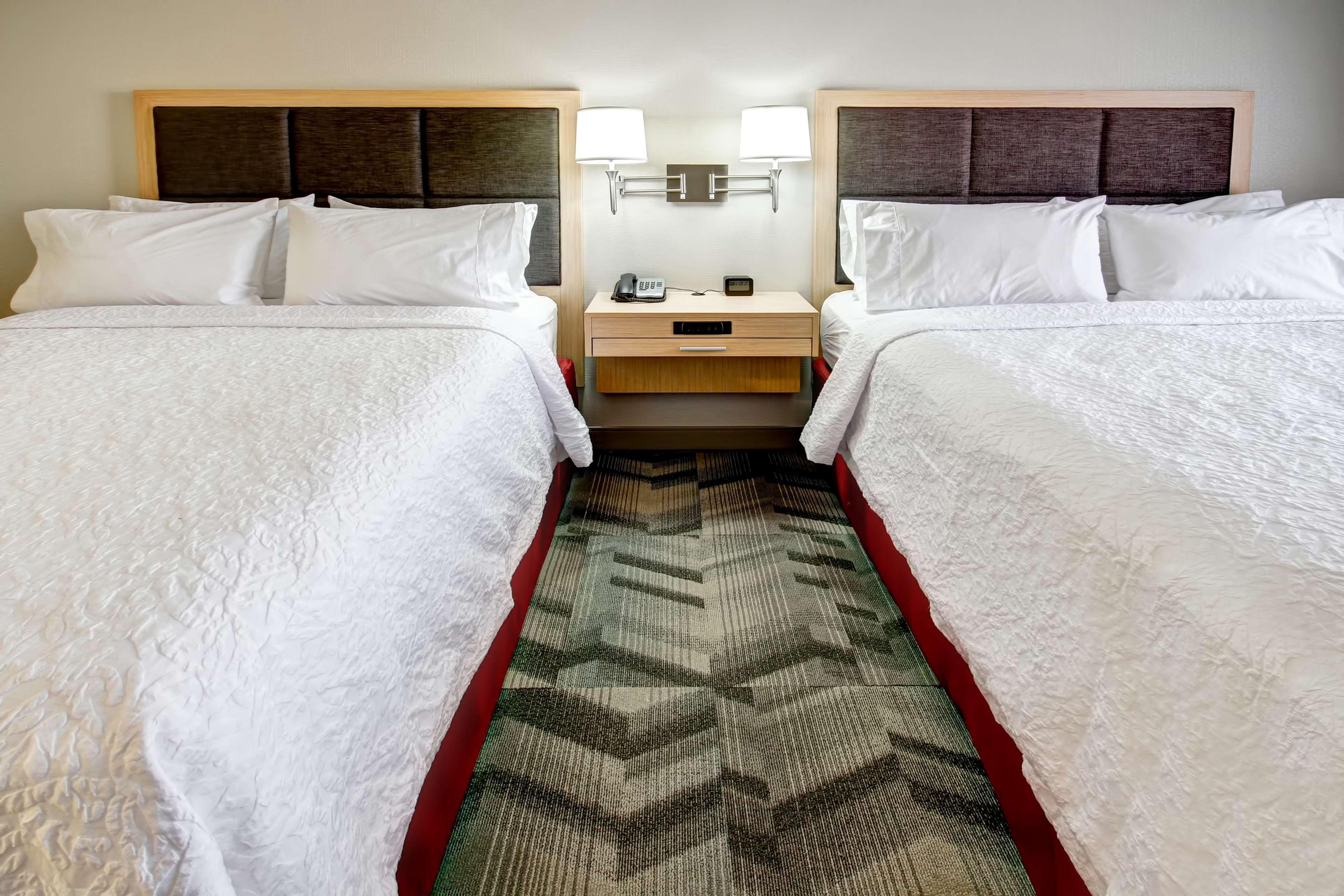 Hampton Inn & Suites - Medicine Hat Exterior photo