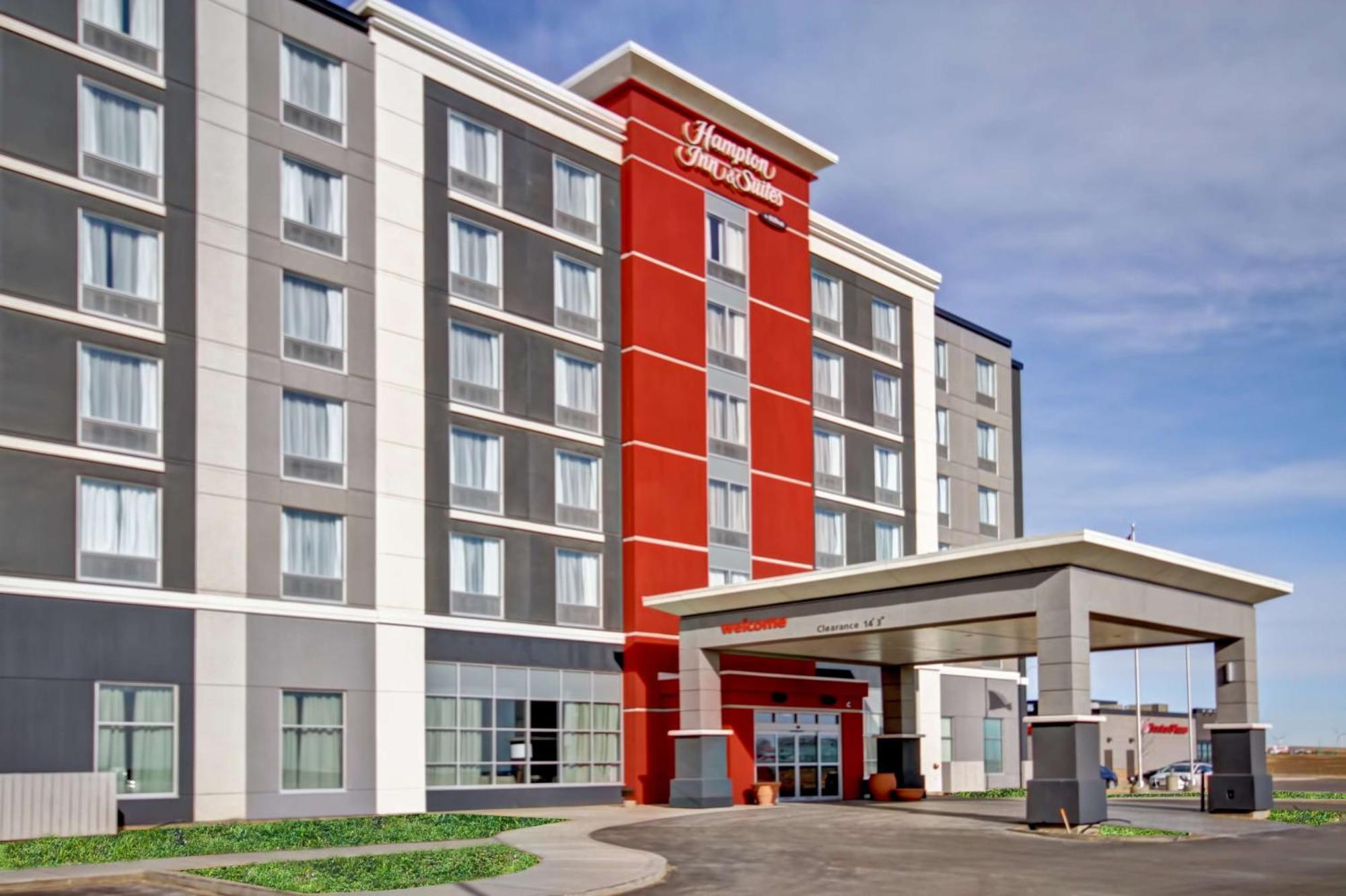 Hampton Inn & Suites - Medicine Hat Exterior photo
