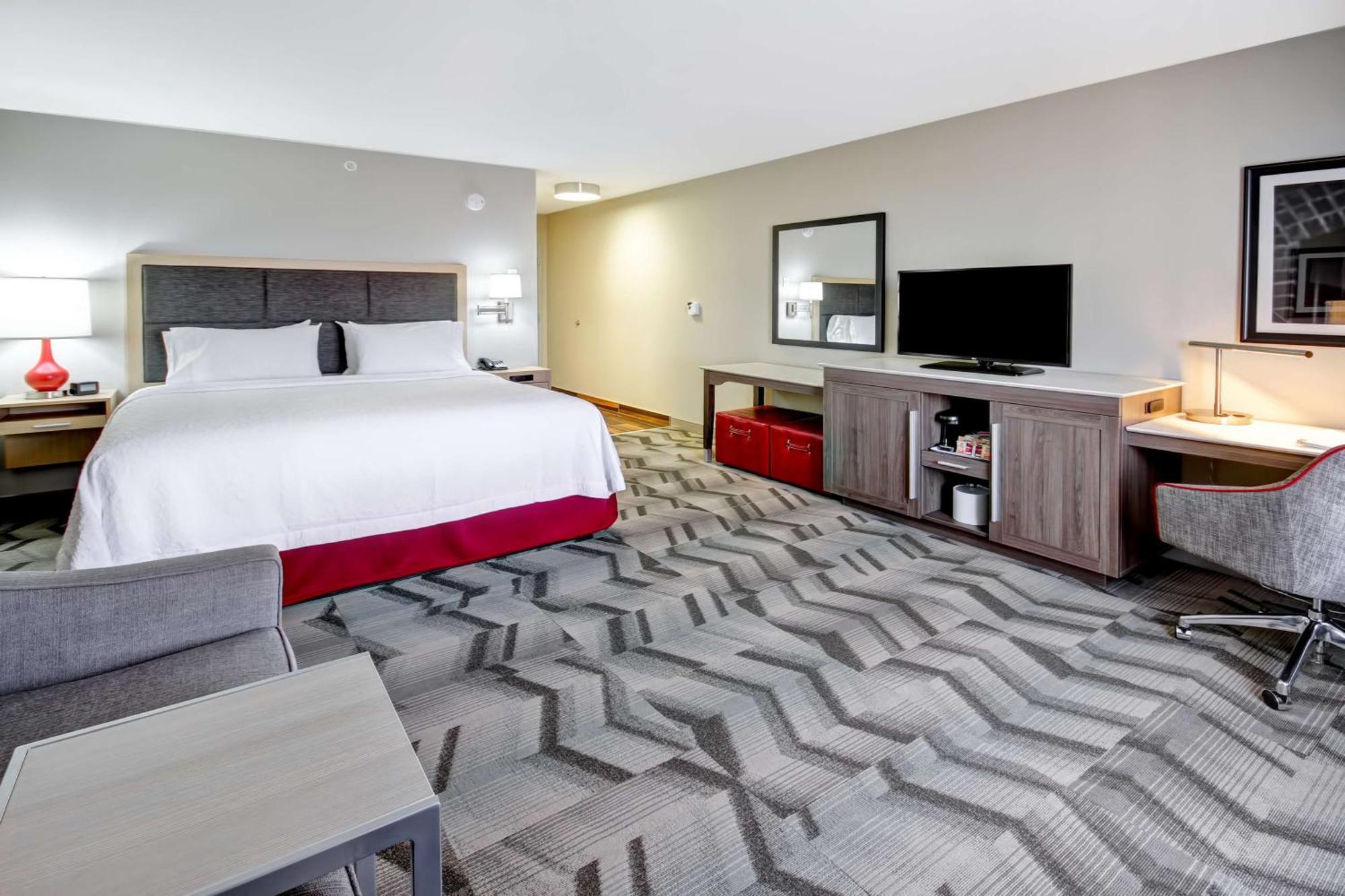 Hampton Inn & Suites - Medicine Hat Exterior photo
