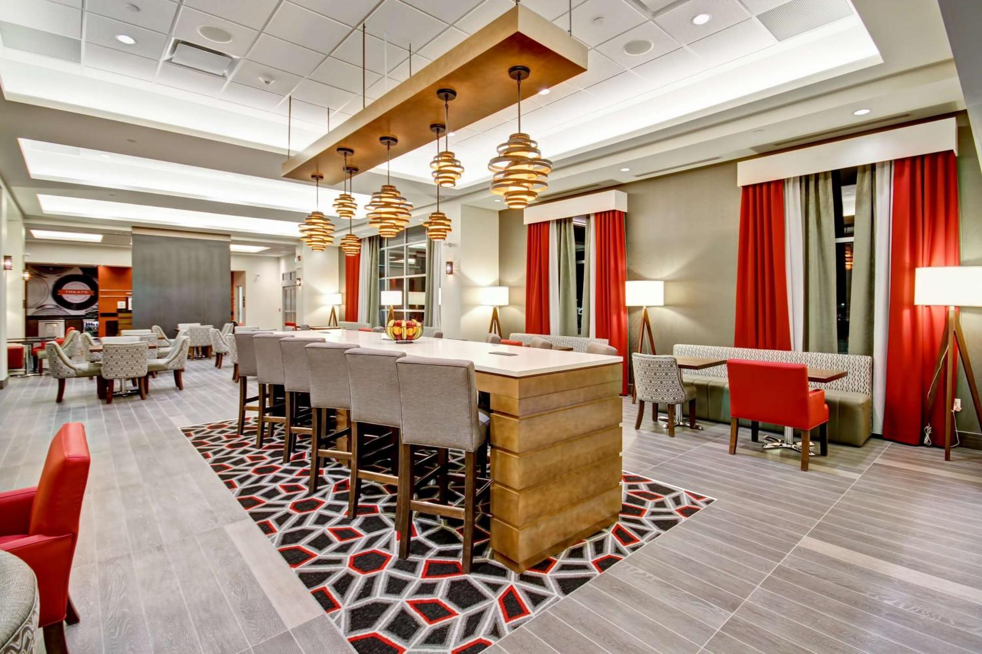 Hampton Inn & Suites - Medicine Hat Exterior photo